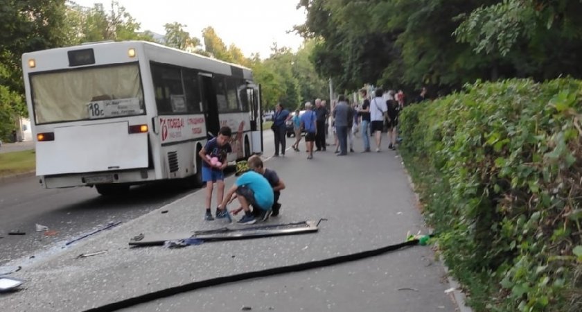 Пострадавший из-за столкновения со столбом автобус №18 будет отремонтирован
