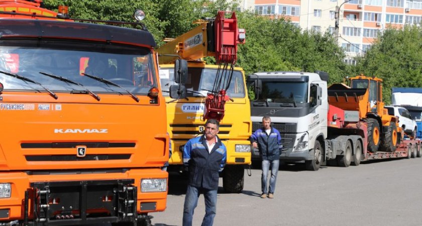 В Докучаевск из Владимира отправились 7  единиц коммунальной и строительной техники