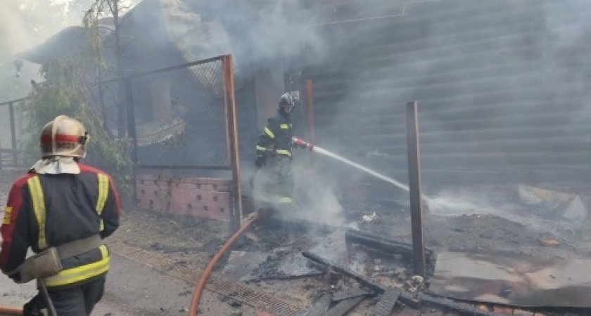В Центре Владимира сегодня утром сгорел дом
