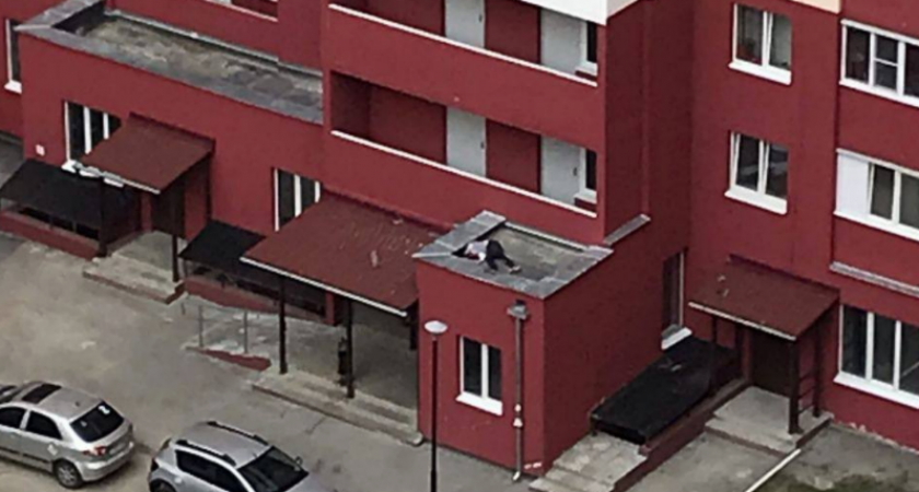 Во Владимире с балкона 18-этажки выпал мужчина 