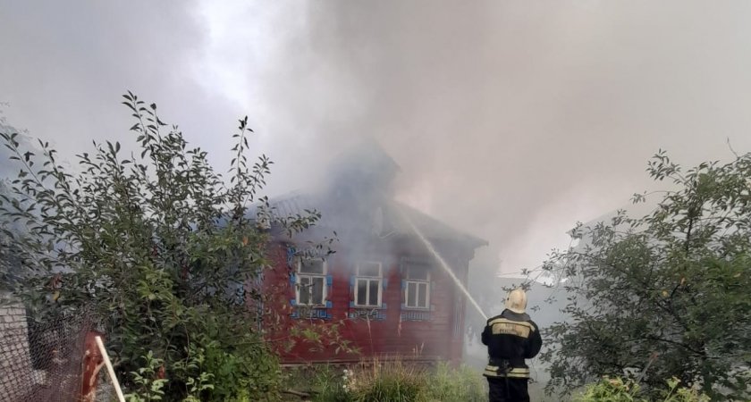 В Петушках из-за несвоевременного звонка в МЧС сгорела кровля частного дома