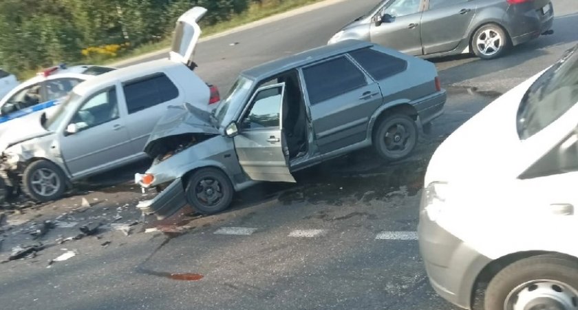 Жёсткое ДТП в Загородном: столкнулись три автомобиля