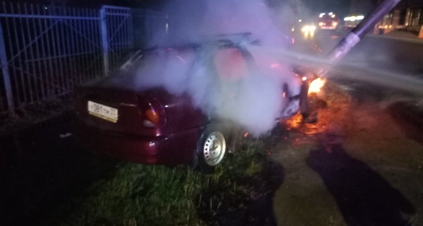 Ночью в результате ДТП во Владимирской области сгорела легковушка