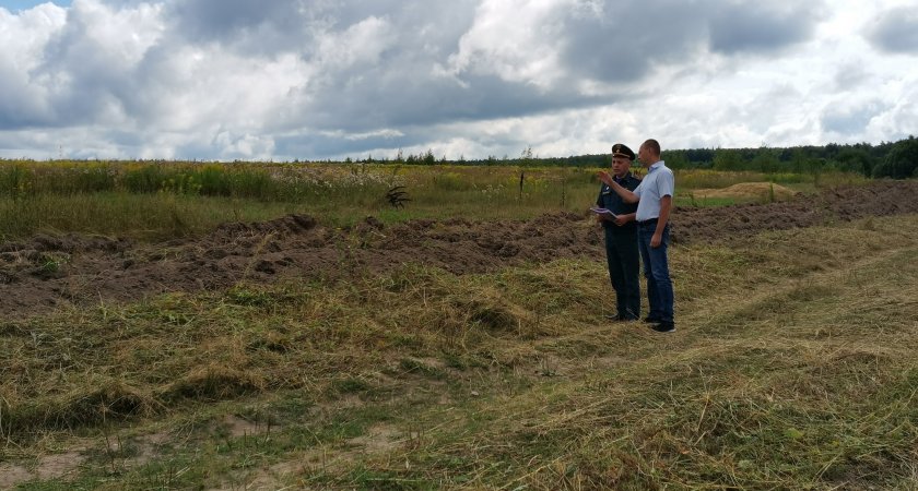 В Селивановском районе прокурор требует отгородить дома от леса 