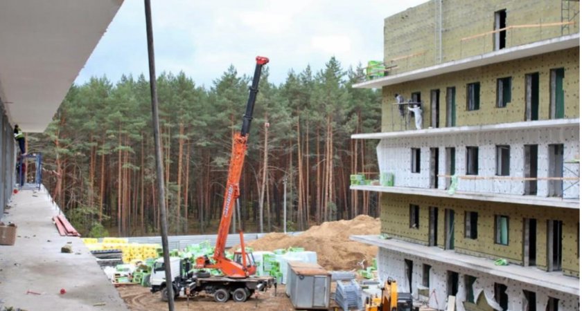 Рабочие начали внутреннюю отделку в инфекционном центре в Загородном