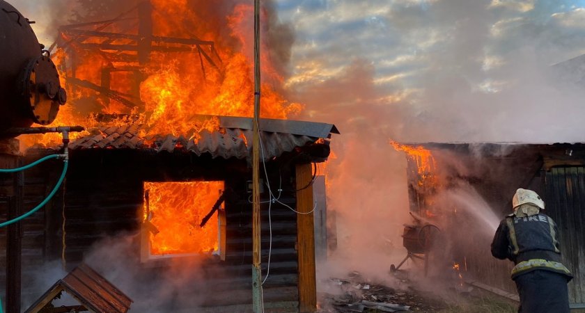 В Александровском районе из-за несвоевременного звонка в МЧС сгорел жилой дом 