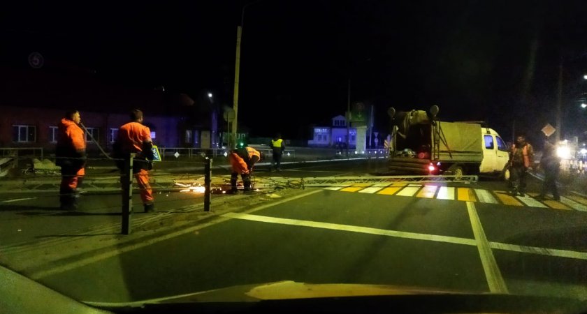 В Гороховце грузовик снёс опору со светофорами