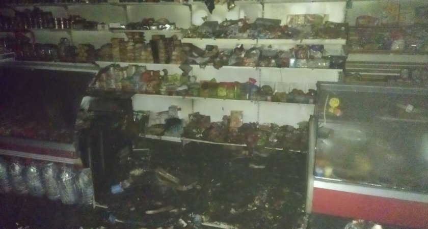 В Суздальском районе из-за пожара в магазине эвакуировали жильцов многоэтажки