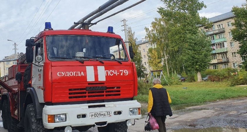 В Судогде из пожара в многоквартирном доме эвакуировали 11 человек
