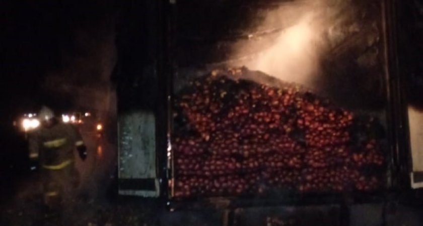 В Ковровском районе военные и пожарные тушили горящий грузовик с картошкой