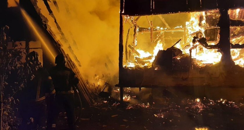 Крупный пожар во Владимирской области уничтожил два дома