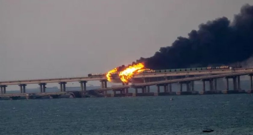 Подрыв Крымского моста привел к панике и огромным очередям за топливом