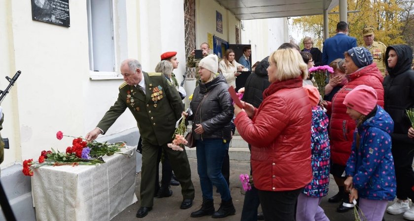 Во владимирской школе открыли мемориальную доску в честь погибшего героя СВО
