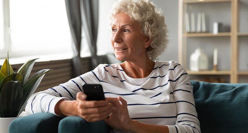 Пенсионеры Владимирской области переходят с кнопочных телефонов на смартфоны