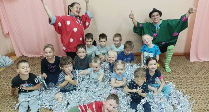 Фото к статье: Гороховецкая молодежь обратила внимание губернатора на сгоревший в 2003 году клуб