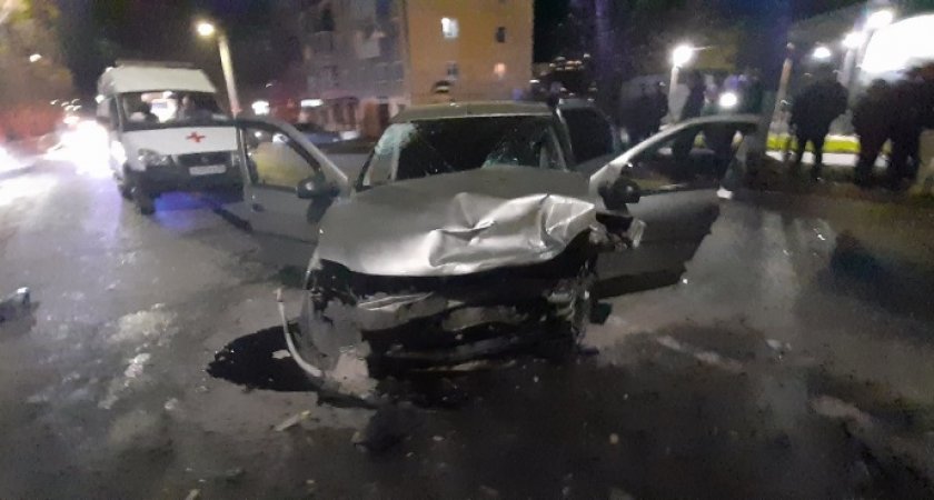 В Коврове два человека пострадали в ДТП, одного из них сильно зажало в автомобиле