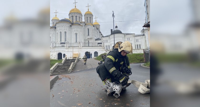 Владимирские спасатели провели учения по тушению пожаров в соборе и на нефтебазе