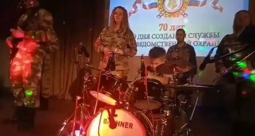 Юный барабанщик поразил зрителей на концерте в честь 70-летия вневедомственной охраны