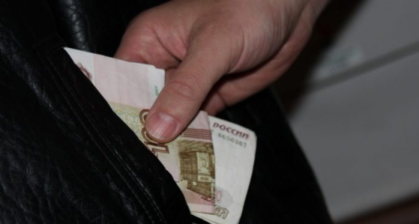 В Юрьев-Польском районе мужчина похитил крупную сумму денег у спящего пьяным сном приятеля