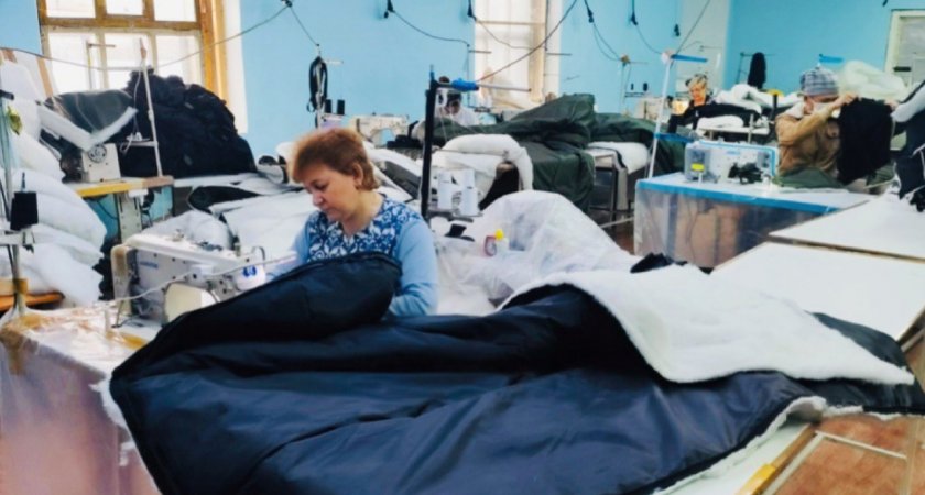 "Белошвейки" во Владимирской области шьют для мобилизованных спальные мешки