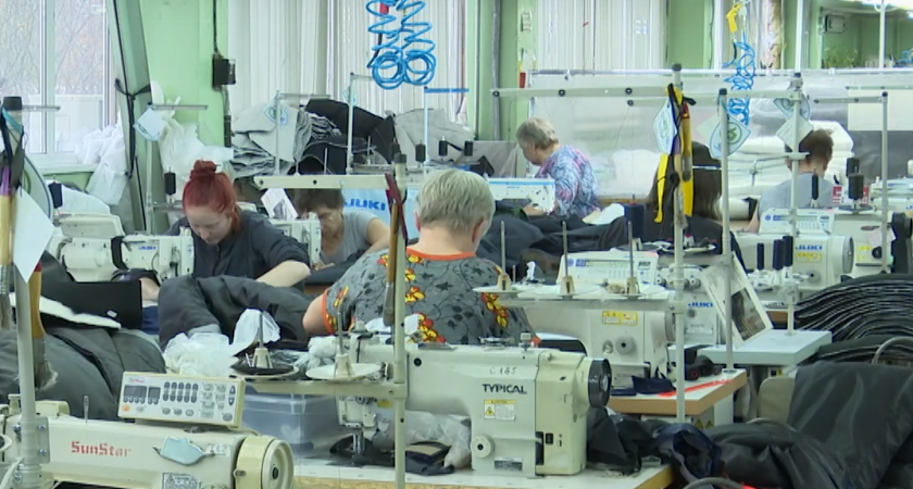 На швейной фабрике во Владимирской области отшивают бронежилеты и спальники для нужд СВО 