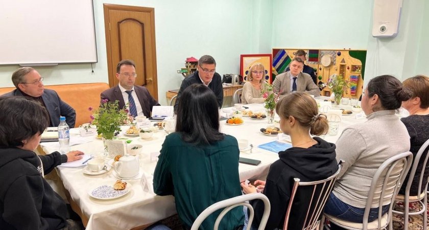 Губернатор Авдеев встретился с обратившимися к президенту женами и матерями мобилизованных