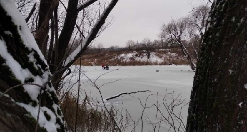 Во Владимире на тонкий лед уже вышли рыбаки