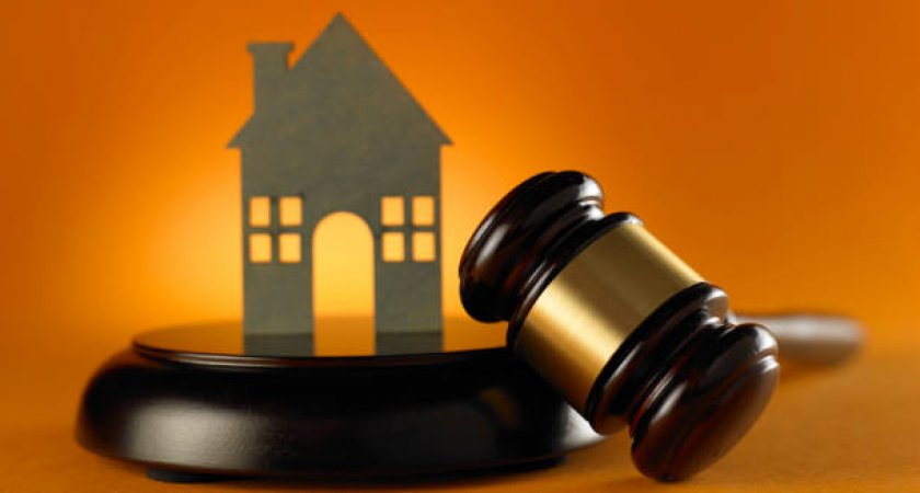 Суд прекратил уголовное дело в отношении застройщика лишних этажей дома в Коммунаре