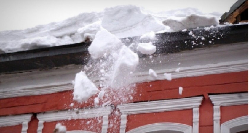 Во Владимирской области за падение снега с крыши осудят директора УК