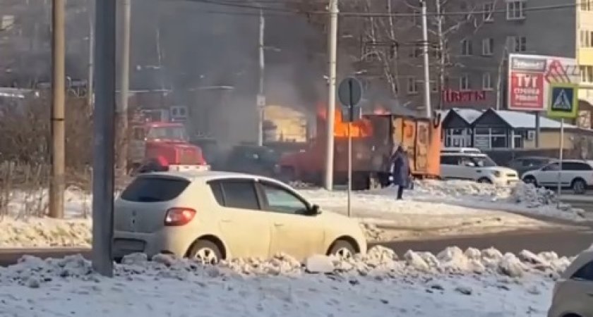 Во Владимире загорелся автомобиль аварийной службы