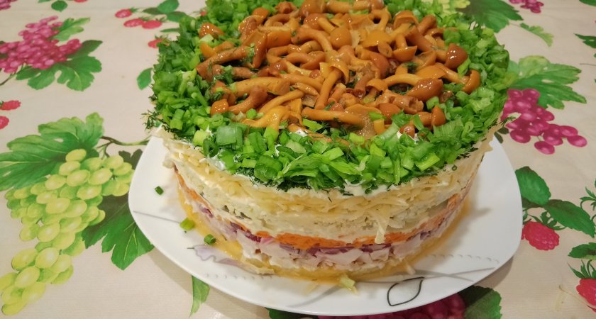 Гармоничный и нарядный салат с опятами к новогоднему столу от владимирского блогера