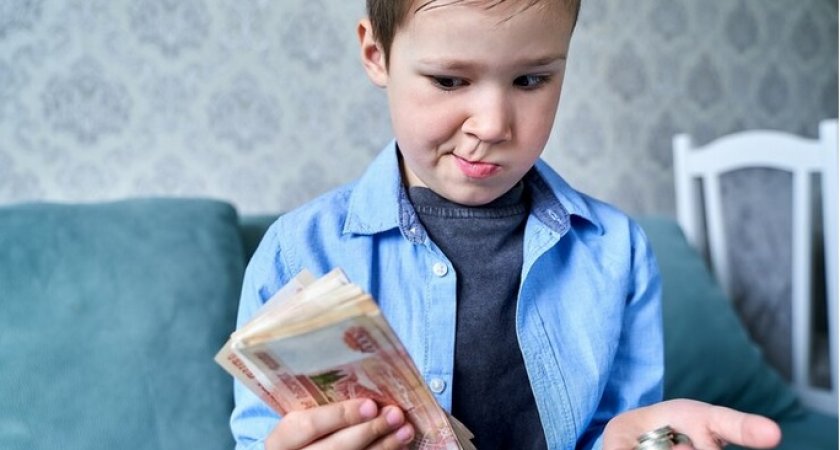 В декабре получателям детских выплат перечислят деньги два раза