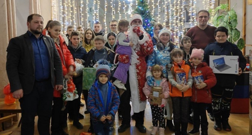 Депутаты Госдумы исполнили заветные желания детей из Докучаевска