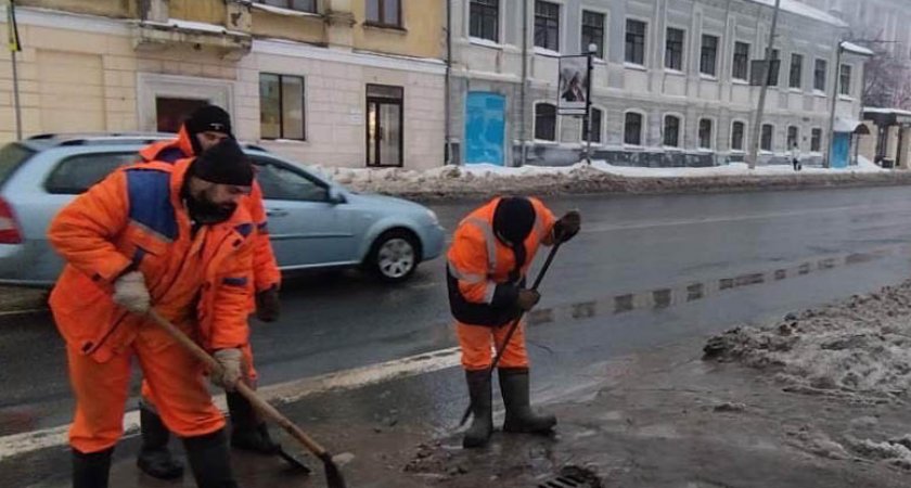 Стало известно, куда жаловаться владимирцам на возникшие из-за оттепели лужи