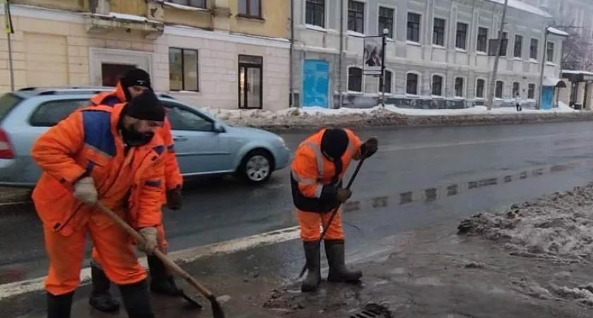 Фото к статье: Стало известно, куда жаловаться владимирцам на возникшие из-за оттепели лужи