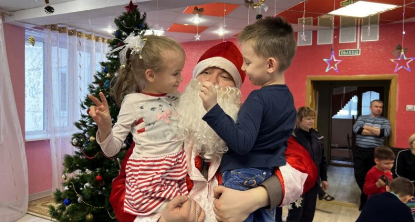 Владимирские полицейские устроили новогоднее представление для детей из детдома