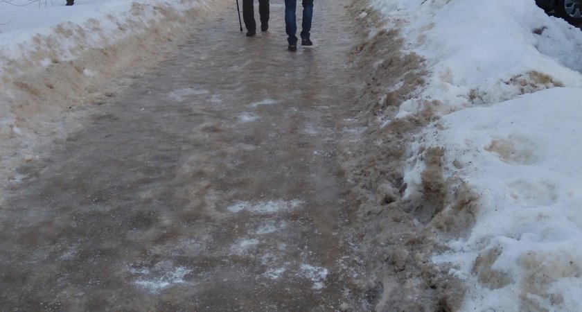 Прокуратура "взялась" за управляющие компании плохо убирающие дворы домов