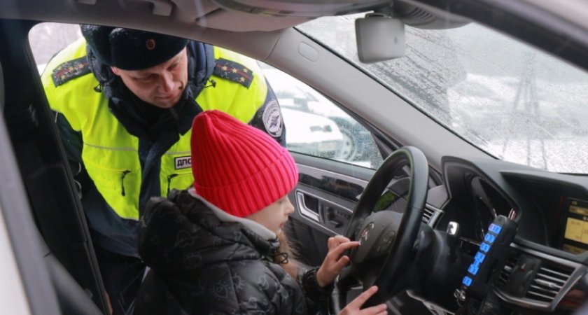 Полицейские из Владимира помогли исполнить новогоднюю мечту пятилетней девочки