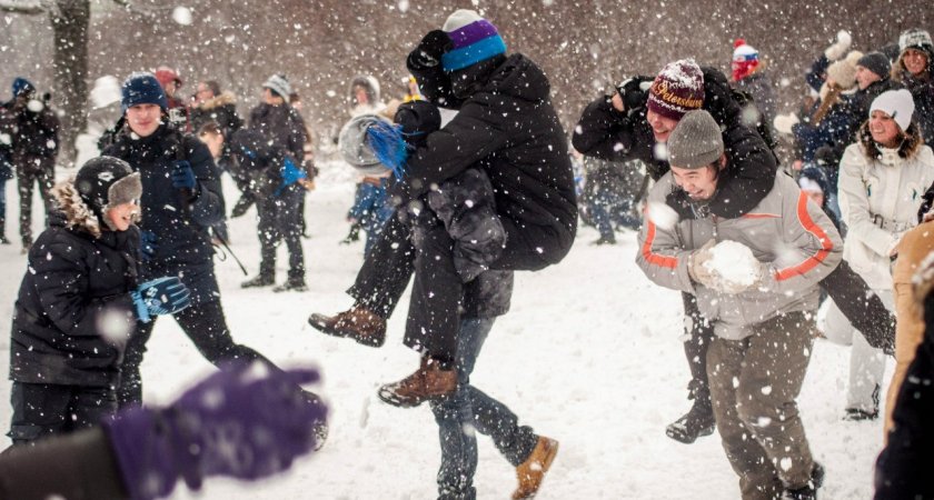 Забеги в гигантских кедах и метание снежков: жителей Владимира 14 января ждут в парке