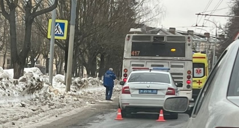 Владимирский автобус сбил пешехода на "зебре"