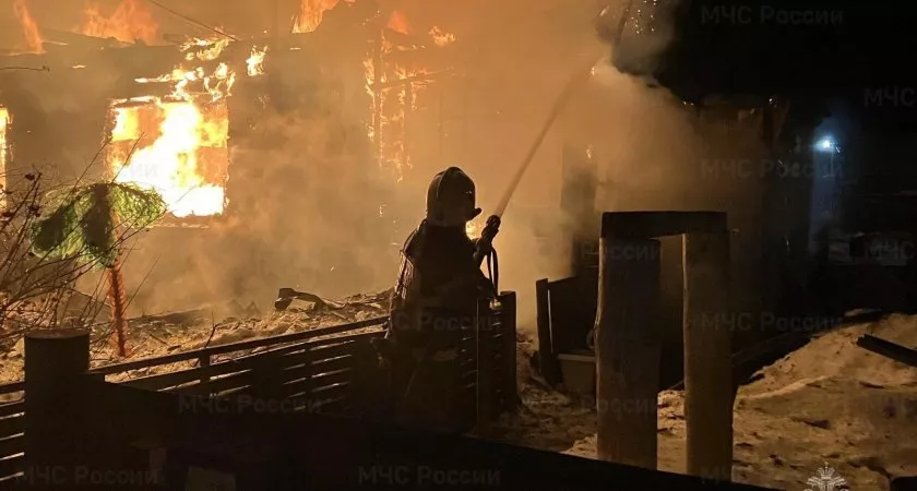 Фото к статье: В Собинском районе крупный пожар уничтожил жилой дом