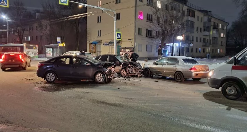 Фото к статье: На улице Чайковского во Владимире произошла массовая авария