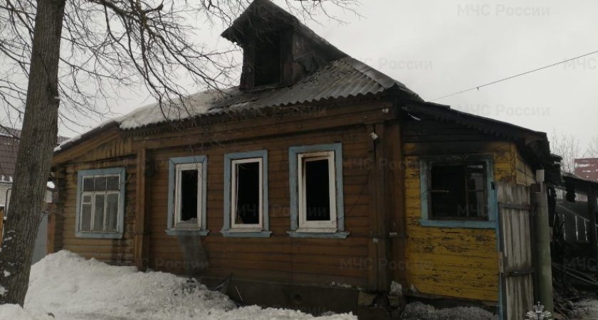 Во Владимирской области при пожаре в частном доме пострадала женщина