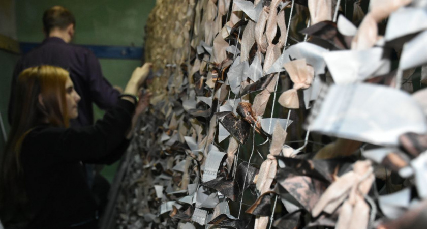 Во Владимирской области плетение маскировочных сетей стало семейным делом