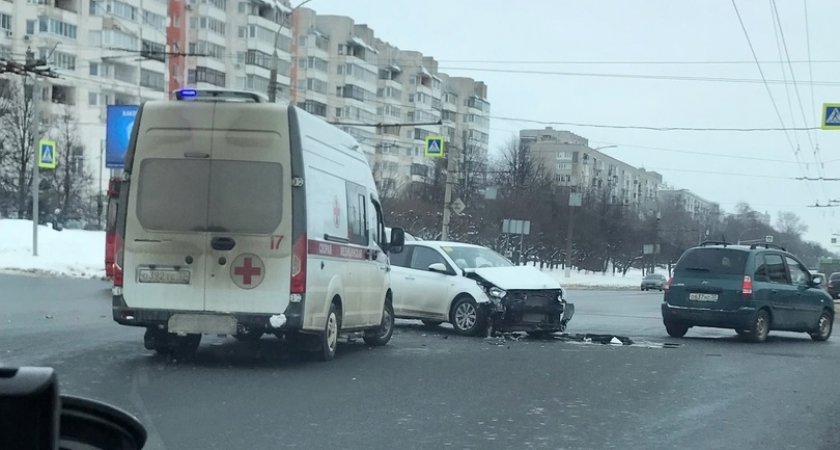 Во Владимире на Суздальском проспекте произошло серьезное ДТП с пострадавшими