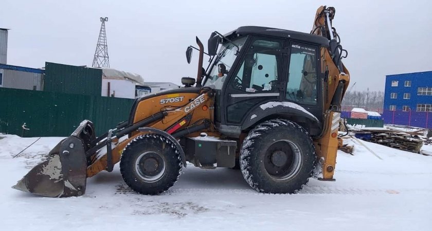 Судогодский тракторист безвозмездно помогает жителям расчищать снег