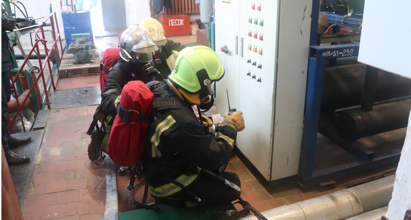 На молочном заводе во Владимирской области пожарным пришлось орошать опасный аммиак