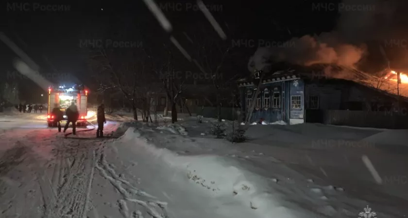 Фото к статье: В Камешковском районе пожар охватил частный жилой дом