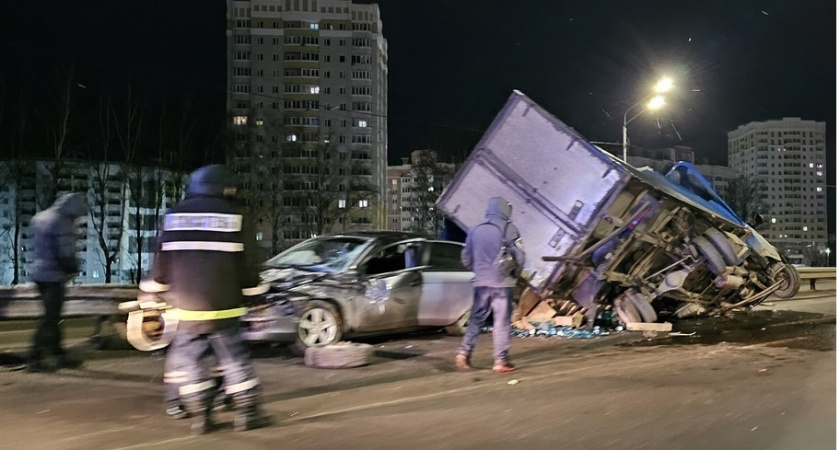 Жуткое ДТП на Пекинке во Владимире: столкнулись два грузовика и легковушка