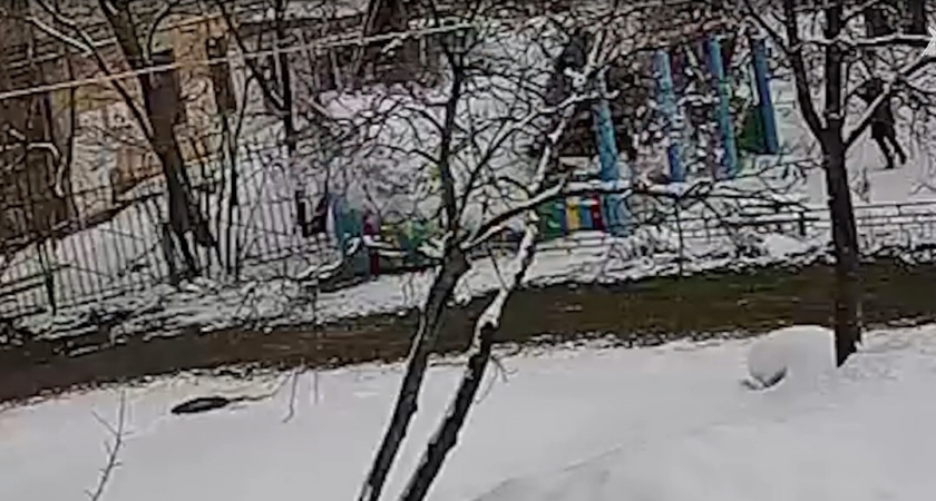 Появилось видео обрушения веранды в детском садике Гусь-Хрустального